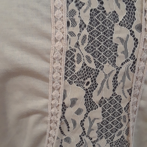 Lacey tan shawl - Picture 5 of 8